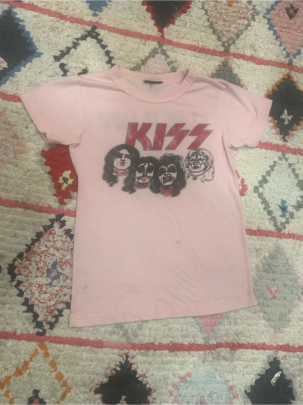Kiss Pink Short Sleeve Band Tee. Kids or S size superhero vintage no tag